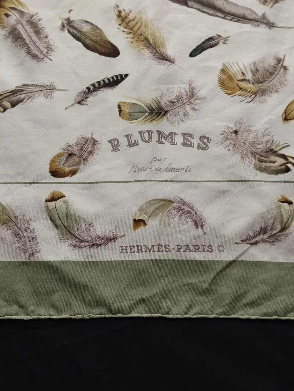 VINTAGE Hermes ‘Les Plumes’ Silk Carre 90 - Picture 4 of 10